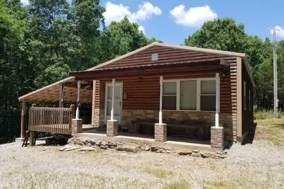 Image de Super Clean Hideaway Cabin sur le lac Truman (escapade paisible), Varsovie, Clinton.