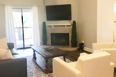 Image de Superbe nouveau condo de 2 chambres dans le centre de Scottsdale à McCormick Ranch.