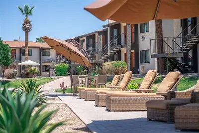 Image de Suite 135 - Vue sur l'étang, Golf gratuit, Piscine chauffée! Séjours mensuels disponibles!
