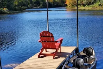 Image de Suivez votre envie de voyager dans ce paradis privé au bord du lac!