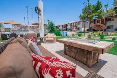 Image de Vue exceptionnelle sur le parc et la piscine! ! Golf gratuit, wifi et plus encore!