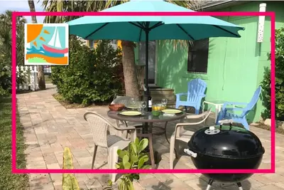 Image de Hibiscus à Casas de la Playa Central - Au coeur de Flagler Beach!