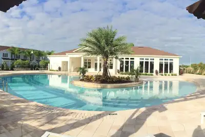 Image de Townhome Moderne 3 Chambres – À 10 Minutes de Disney | West Lucaya Village