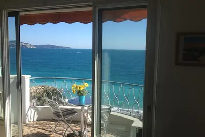 Image de Vue Imprenable! ! 30 secondes à la plage! A / C, Wifi, Téléphone, Tv, Balcon