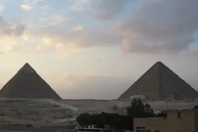 Image de The Pyramids Loft, Séjour à couper le souffle