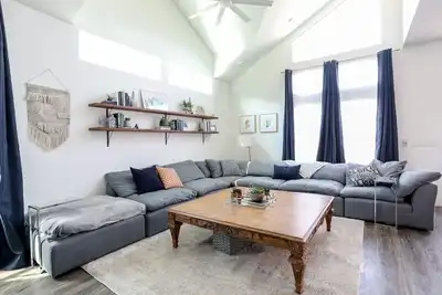Moderne, aéré, luxe et confortable - 3bd / 2ba Galindo