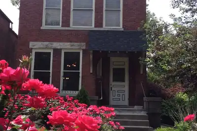 Image de Être ensemble. Dépenser moins. Être un local.