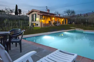 Image de Villa en Toscane - Reggello con Piscina, Wi-Fi, Giardini.