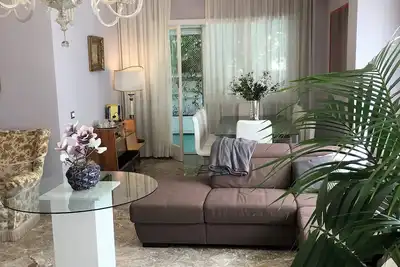 Image de Luxe spacieux 4 Br & Ba Apt. dans la zone du Vatican. Terrasse et bains à remous A / C Wifi