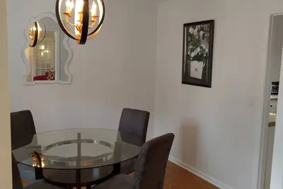 Image de Exquise 4 lits, 3 bains au coeur du quartier de University City, uptown en 15 min