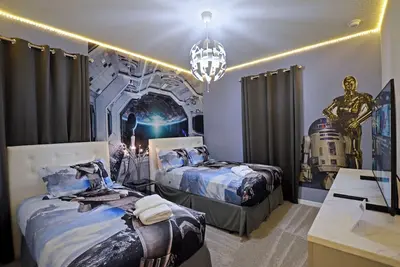 Image de 9 Br \/ 6 Ba Private Pool Villa # 1207 dans un nouveau complexe 5 étoiles à 6 miles de Disney