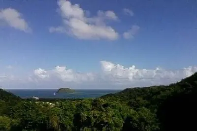 Image de A Deshaies, 500 m de marche à la plage de Riflet - Maison familliale