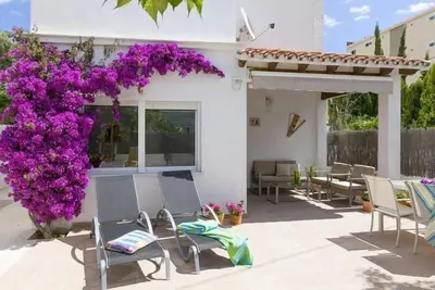 Image de Maravilloso apartamento a 50m de la playa. 4 pers. Wifi. A/A.