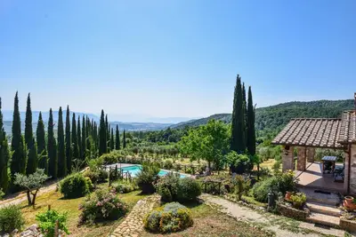 Image de Maison avec jardin et piscine privé à 5km de ville. Endroite calme et belle vue!