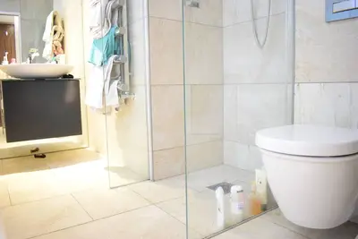 Image de Exquisite 2-Bedroom Apartment In Bank