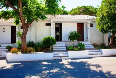 Image de Maison de vacances confortable, entièrement équipée et proche des plages de l’Algarve. Séjournez près d'Albufeira dans un endroit idéal pour les familles.