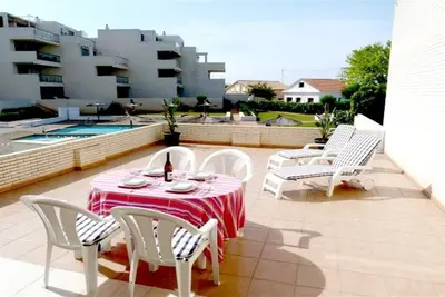 Image de Appartement De PREMIÈRE Ligne De Plage Avec Vue Sur La Mer. Wifi