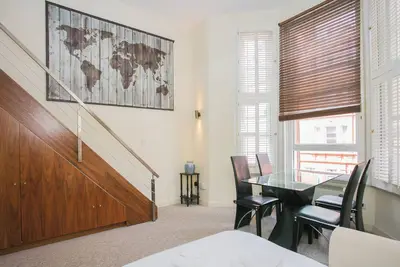 Image de Bright 1 Bedroom Mezzanine Knightsbridge Flat