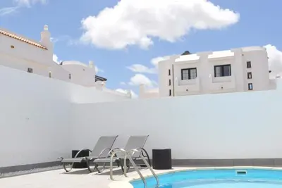 Image de Superbe villa 8 p complétement rénovée - piscine privée - Promo avril-mai-juin