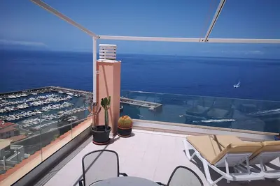 Image de Superbe Appartement Avec Spectacular Cliff Soleil Terrasse Et Vue Mer vantardise. 3