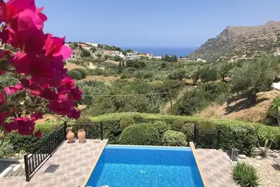 Image de Barbecue + cuisine extérieure ★ Vue mer ★ Piscine privée