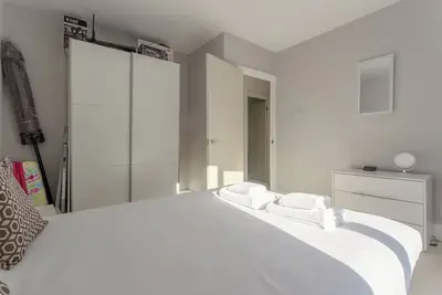 Image de 2 Bedroom Apartment in Morden with Terrace