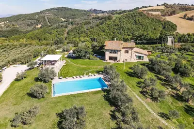 Image de Maison avec piscine privée, climatisation, Wi-fi. Endroite calme & belle vue! ! !