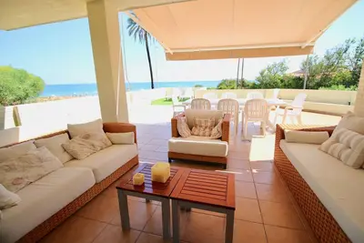Image de Appartement De Plage De PREMIÈRE Ligne Avec Vue Sur La Mer. Wifi