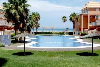 Image de Appartement De Plage De PREMIÈRE Ligne Avec Vue Sur La Mer. Wifi