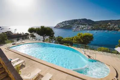 Image de Villa Avec Vue Sur Mer, Acces Direct A La Mer, Piscine, Situation Exceptionnelle