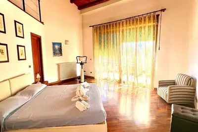 Image de Villa avec un espace en plein air à 400 mètres de la plage de Mondello