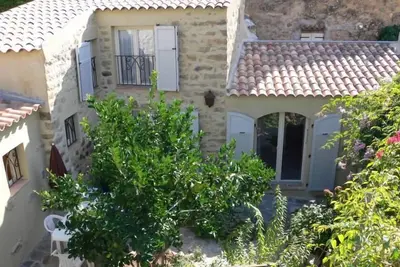 Image de jolie maison en duplex cour intérieure jardin Cassano 20' plage Calvi/Ile-Rousse