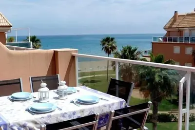 Image de Penthouse De Plage De PREMIÈRE Ligne Avec Vue Sur La Mer. Wifi