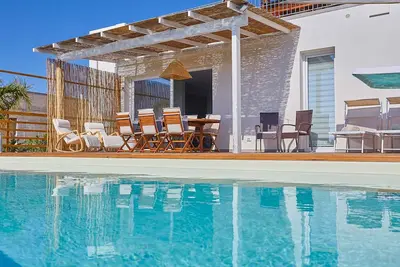 Image de Villa avec piscine à 300 mètres de la mer