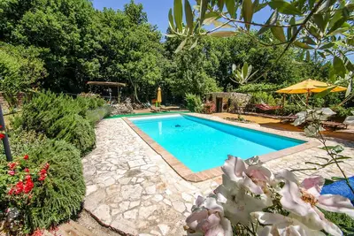 Image de Maison avec piscine privée (cloturée/securisée). 6 chouchages.