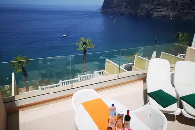 Image de Retraite Romantique En Position PREMIÈRE Avec Des Vues Superbes Aux Falaises, À La Marina Et À La Mer