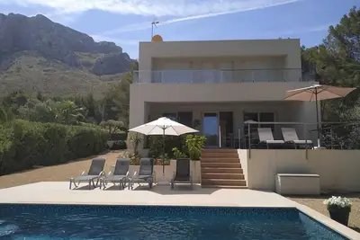 Image de Mar y Montaña, nouvelle villa dans un quartier calme avec piscine et sans hôtels