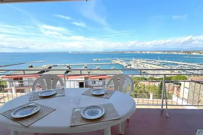 Ret-Apartamento con vistas al mar y garaje privado