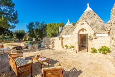Image de Trullo et piscine. Proche De La Mer. Privacy - jardin Clôturé - Oui animaux