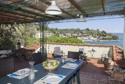 Image de Directement sur la mer! ! Immenses terrasses avec vue sur la mer