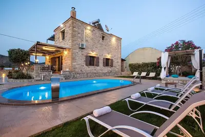 Image de 30m de la plage ★ Villa en pierre ★ Vue sur la mer