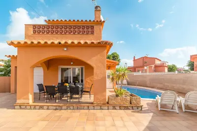 Image de Gemma : Maison avec piscine privée à 200 m de la plage