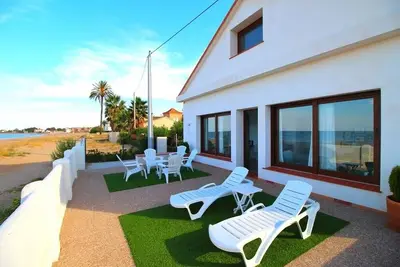 Image de Villa De Plage De PREMIÈRE Ligne Avec Vue Sur La Mer. Wifi