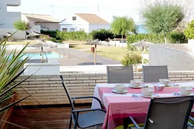 Image de Appartement De Plage De PREMIÈRE Ligne Avec Vue Sur La Mer. Wifi