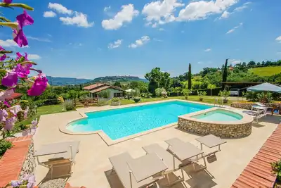 Image de Maison individuelle avec piscine privée, jardin cloturé et belle vie d'Orvieto