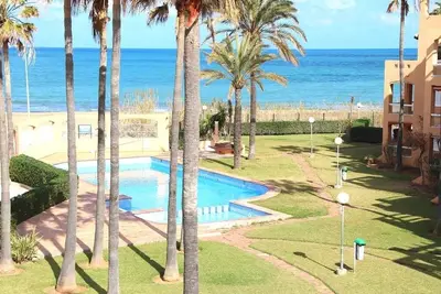 Image de Appartement De Plage De PREMIÈRE Ligne Avec Vue Sur La Mer. Wifi