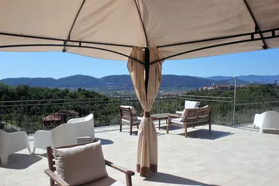 Image de Vert Deux chambres, détendez-vous dans la vue sur la campagne et sans pareil, piscine privée