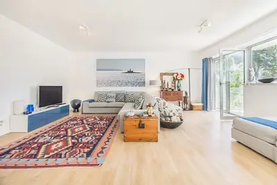 Image de Expérience de plage de luxe à Lisbonne avec piscine