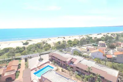 Image de Résidence avec piscine, parking, une connexion Wi-Fi à 30 mètres de la plage