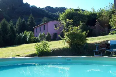 Image de maison de campagne avec jardin privé et piscine entre Lucques et la mer
